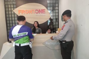 Giat Patroli Dialogis Ke Tempat Wisata, Personil Pam Obvit Satsamapta Polres Batu Pastikan Situasi Kamtibmas Menjelang Pilkada Kota Batu 2024 Aman Dan Kondusif