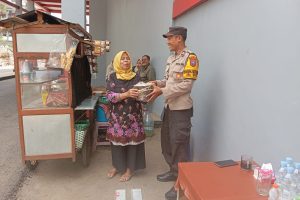 Anggota Polisi RW Polres Batu Giat Sambang Desa, Pastikan Situasi Kamtibmas Tetap Aman Kondusif Jelang Pilkada 2024