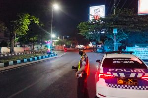 Pastikan Situasi Kamtibmas Aman Kondusif, Anggota Polres Batu Giat Blue Light Patroll Jelang Pilkada Tahun 2024