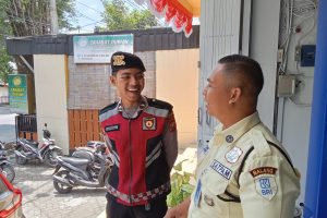 Giat Patroli Dialogis Ke Tempat Wisata, Anggota Pam Obvit Satsamapta Polres Batu Pastikan Situasi Kamtibmas Menjelang Pilkada Kota Batu 2024 Aman Kondusif