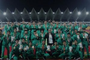 Bripda Rano Jutati Anggota Bidhumas Polda Jatim Pencetak Gol Cabor Sepak Bola PON XXI Raih Medali Emas