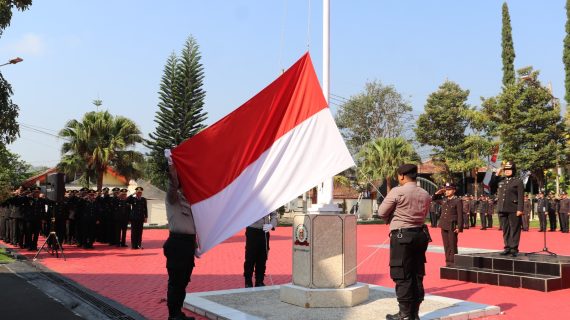Polres Batu Gelar Upacara Peringatan Sumpah Pemuda ke-96, Gaungkan Semangat “Maju Bersama Indonesia Raya”