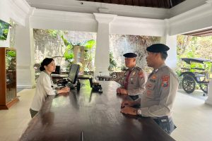 Berharap Sitkamtibmas Menjelang Pilkada Kota Batu 2024 Aman Kondusif, Personel Pam Obvit Satsamapta Polres Batu Giat Patroli Dialogis Ke Tempat Wisata