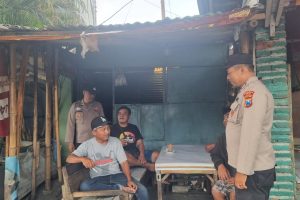 Berharap Sitkamtibmas Tetap Aman Kondusif Jelang Pilkada 2024, Personel Polisi RW Polres Batu Giat Sambang Desa