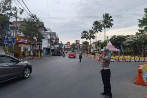 Berharap Arus Lalu Lintas Aman dan Lancar, Personel Satlantas Polres Batu Laksanakan Poros Pagi