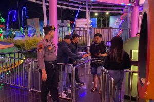 Berharap Sitkamtibmas Menjelang Pilkada Kota Batu 2024 Aman Kondusif, Personil Pam Obvit Satsamapta Polres Batu Giat Patroli Dialogis Ke Tempat Wisata