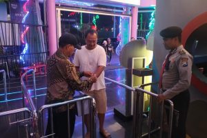 Berharap Sitkamtibmas Menjelang Pilkada Kota Batu T.A. 2024 Aman dan Kondusif, Personel Pam Obvit Satsamapta Polres Batu Giat Patroli Dialogis Ke Tempat Wisata