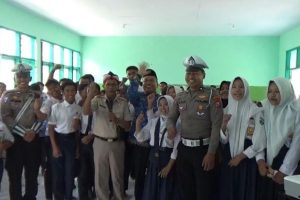 Goes to School ,Polres Bondowoso Sosialisasikan Penggunaan Sepeda Listrik