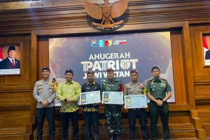 Tiga Pilar Desa Sombo di Magetan Raih Anugerah Patriot Jawi Wetan II 2024 Kategori Harkamtibmas