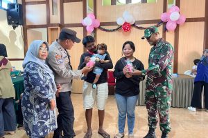 Berharap Sitkamtibmas Tetap Aman Kondusif Jelang Pilkada T.A. 2024, Personil Polisi RW Polres Batu Giat Sambang Desa