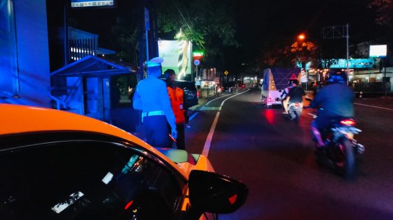 Personil Polres Batu Giat Blue Light Patroll Jelang Pilkada T.A. 2024, Berharap Sitkamtibmas Aman dan Kondusif