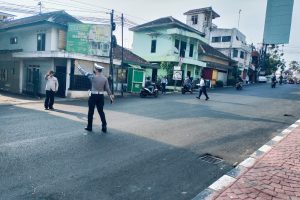 Personel Satlantas Polres Batu Lakukan Poros Pagi Di Simpul Rawan Laka dan Rawan Macet