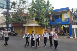 Anggota Satlantas Polres Batu Lakukan Poros Pagi Di Simpul Rawan Laka dan Rawan Macet