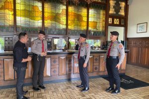 Berharap Sitkamtibmas Jelang Pilkada Kota Batu T.A. 2024 Aman Kondusif, Personel Pam Obvit Satsamapta Polres Batu Patroli Dialogis Ke Tempat Wisata
