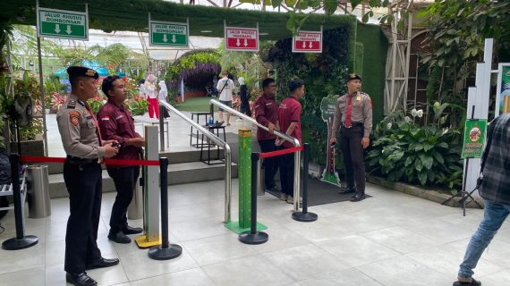 Berharap Sitkamtibmas Jelang Pilkada Kota Batu T.A. 2024 Aman Kondusif, Personel Pam Obvit Satsamapta Polres Batu Laksanakan Patroli Dialogis Ke Tempat Wisata