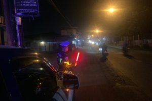 Anggota Polres Batu Laksanakan Blue Light Patroll Pasca Pungut Suara Pilkada T.A. 2024, Berharap Sitkamtibmas Aman dan Kondusif