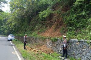 Polres Ponorogo Survai Jalur Perbatasan Jelang Operasi Lilin Semeru 2024