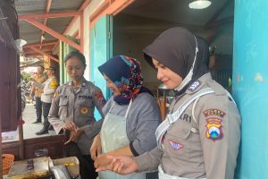 Jaga Kamtibmas Agar Tetap Kondusif, Polisi RW Polres Batu Aktif Sambang Warga