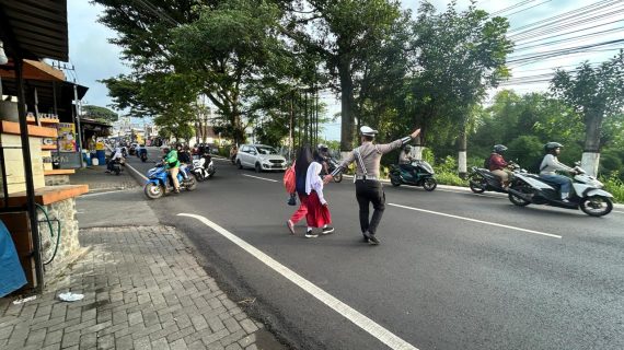 Jelang berakhirnya Ops Keselamatan Semeru 2025, Sat Lantas tetap eksis dalam melayani masyarakat