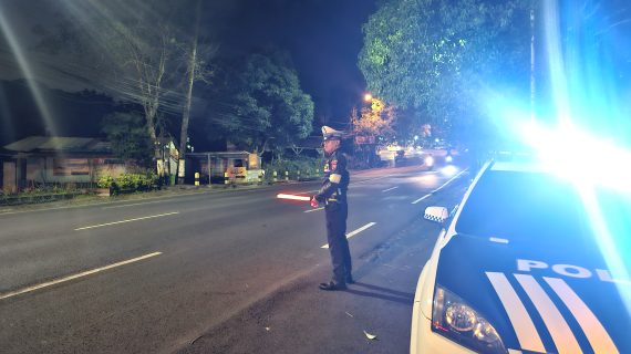 “Pastikan Aman Kondusif, Polres Batu Intensifkan Blue Light Patrol”
