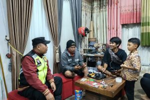Tingkatkan Harkamtibmas, Polres Batu Rutin Intenfsifkan Polisi RW Sambang Warga