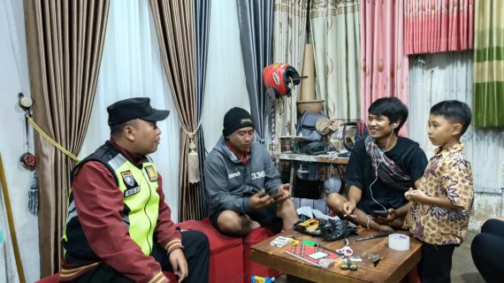 Tingkatkan Harkamtibmas, Polres Batu Rutin Intenfsifkan Polisi RW Sambang Warga