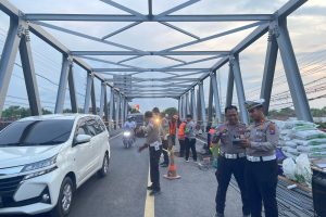 Polres Probolinggo Siagakan Personel dan Siapkan Jalur Alternatif Akibat Lubang di Jembatan Pajarakan