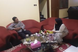 Anggota Polsek Pujon Laksanakan Patroli Dialogis, Sampaikan Himbauan Kamtibmas kepada Warga