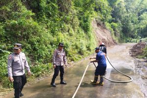 Gerak Cepat Polres Batu Tangani Bencana Tanah Longsor