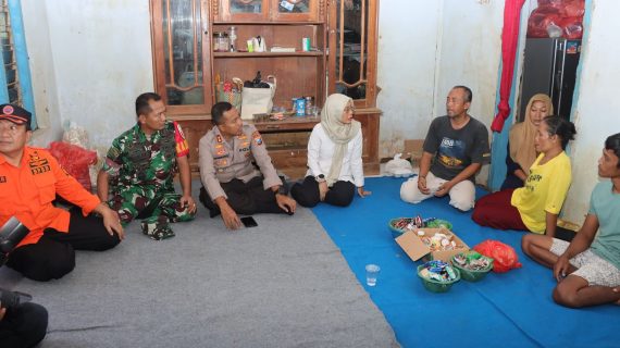 Kolaborasi, Polres Kediri Kota Bersama Pemkab Tangani Bencana Banjir di Mojo