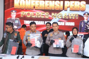 Polres Ngawi Berhasil Ungkap Kasus TPPO Dalih Adopsi 4 Tersangka Diamankan