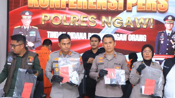 Polres Ngawi Berhasil Ungkap Kasus TPPO Dalih Adopsi 4 Tersangka Diamankan