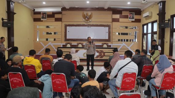 Kapolres Lamongan Lakukan Pendekatan Humanis Tangani Aksi Pemuda Konvoi di Jalan