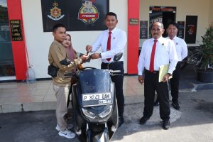 Bahagianya Korban Penggelapan di Bondowoso Saat Polisi Temukan dan Kembalikan Motornya Tanpa Biaya
