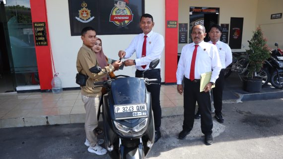 Bahagianya Korban Penggelapan di Bondowoso Saat Polisi Temukan dan Kembalikan Motornya Tanpa Biaya