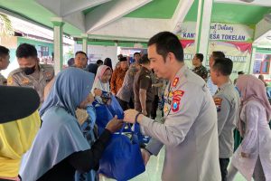 Apresiasi Buruh Tani, Polres Situbondo dan Forkopimda Berbagi Sembako Usai Panen Raya Jagung