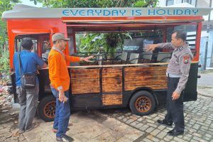 Edukasi Pengemudi Kereta Kelinci, Satlantas Polres Batu Tekankan Keselamatan Jalan