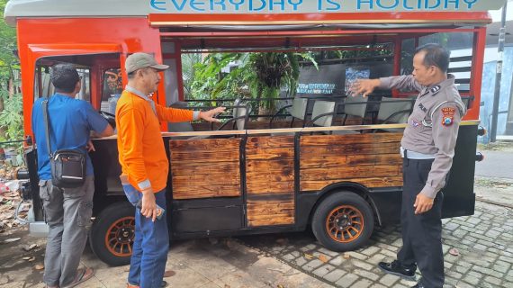Edukasi Pengemudi Kereta Kelinci, Satlantas Polres Batu Tekankan Keselamatan Jalan