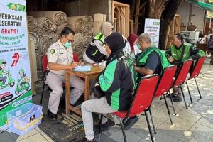 Biddokkes Polda Jatim Gelar Bakti Kesehatan Berkah Bagi Ribuan Ojol di Hari Bhayangkara ke 79