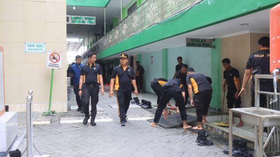 Sambut Hari Bhayangkara ke-79, Polres Bojonegoro Gelar Bakti Religi di Sejumlah Tempat Ibadah