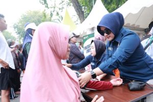 Ratusan Warga Manfaatkan Layanan Kesehatan Gratis Polda Jatim di CFD Hari Bhayangkara ke -79
