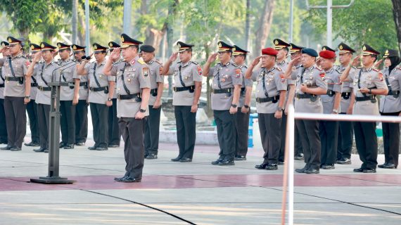 Hari Bhayangkara ke – 79 Polda  Jatim Kenang Jasa Para Pahlawan, Ziarah dan Tabur Bunga di TMP