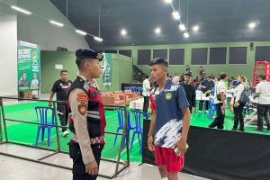 Polres Batu Laksanakan Patroli Dialogis, Sosialisasikan Layanan Telepon Darurat 110 kepada Peserta Porprov Cabor Tinju 2025