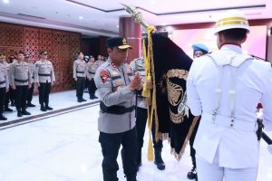 Kapolda Jatim Pimpin Upacara Pemuliaan Nilai Luhur Tribrata Pataka Polda Jatim ‘Tan Hana Dharma Mangrwa