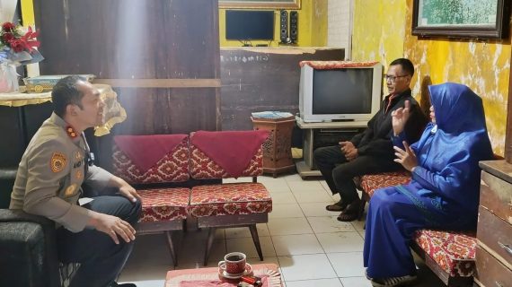 Kado Istimewa Hari Bhayangkara ke 79, Salam Hormat dari Hati: Kisah Bu Ira dan Cintanya pada Polri