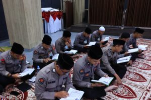Puncak Peringatan Hari Bhayangkara, Divisi Humas Gelar Khatam Qur’an 79 Kali