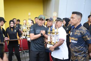 Perkuat Sinergi dan Kebersamaan Polres Gresik Gelar Olahraga Bersama di Hari Bhayangkara ke -79