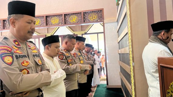 Polresta Banyuwangi Gelar Sholat Ghaib untuk Korban KMP Tunu Pratama Jaya