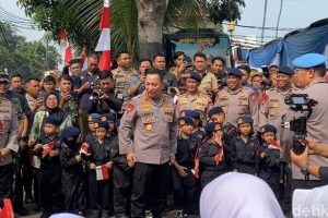 Resmikan SPPG di Mako Brimob Depok, Kapolri Disambut Brimob Cilik