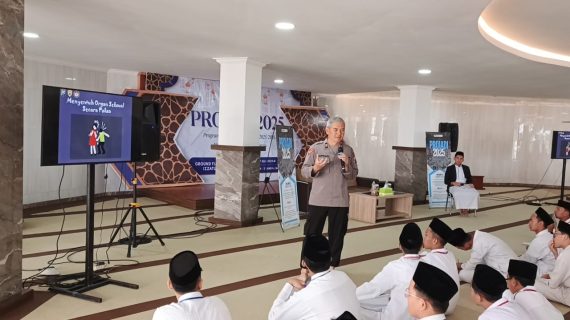 Antisipasi Kekerasan, Polres Batu Beri Psikoedukasi ke Pelajar SMA Ponpes AL IZZAH IIBS